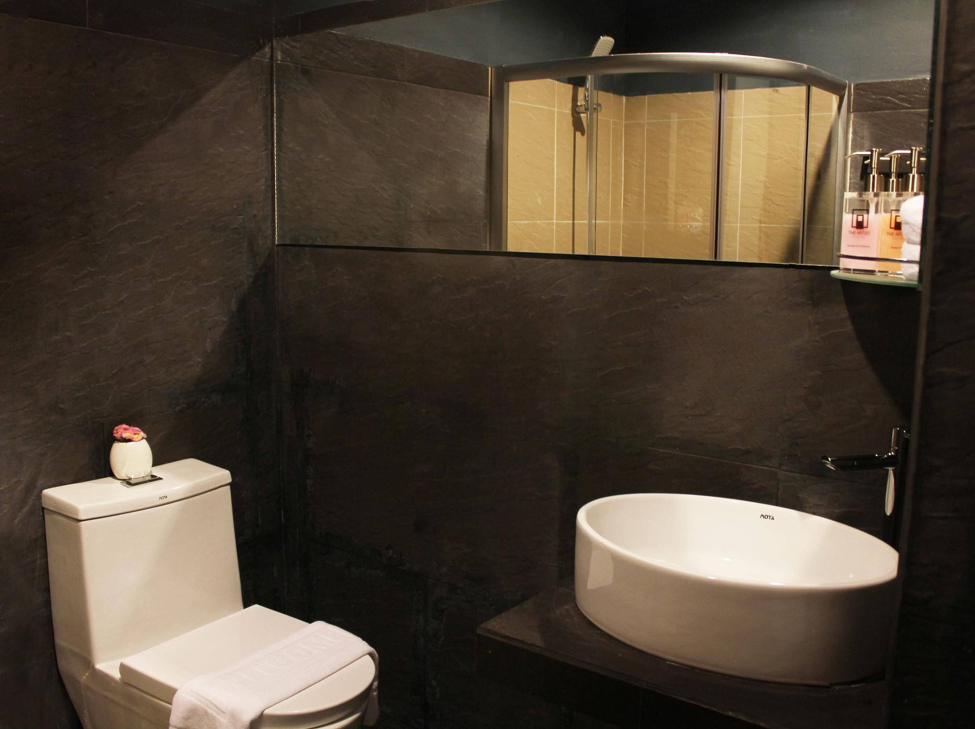 The Artist House Hotel Patong Exterior photo